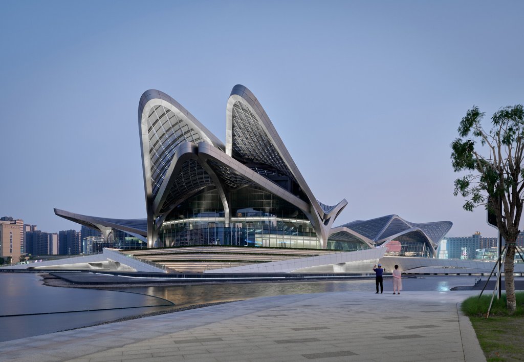 Se inaugura en China el centro de arte cívico zhuhai jinwan, obra de zaha hadid architects