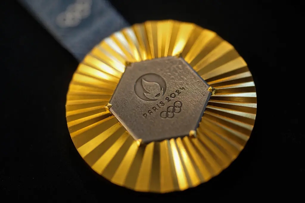 Oro, plata y… ¿hierro? Las medallas olímpicas de París tendrán un trozo de la Torre Eiffel