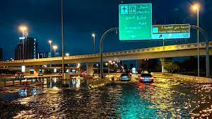 Torrenciales LLuvias en Dubai causan estragos